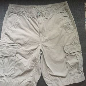 Lightweight never worn men’s cargo shorts